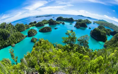 Keindahan Alam Papua, Laut, Gunung, dan Budaya