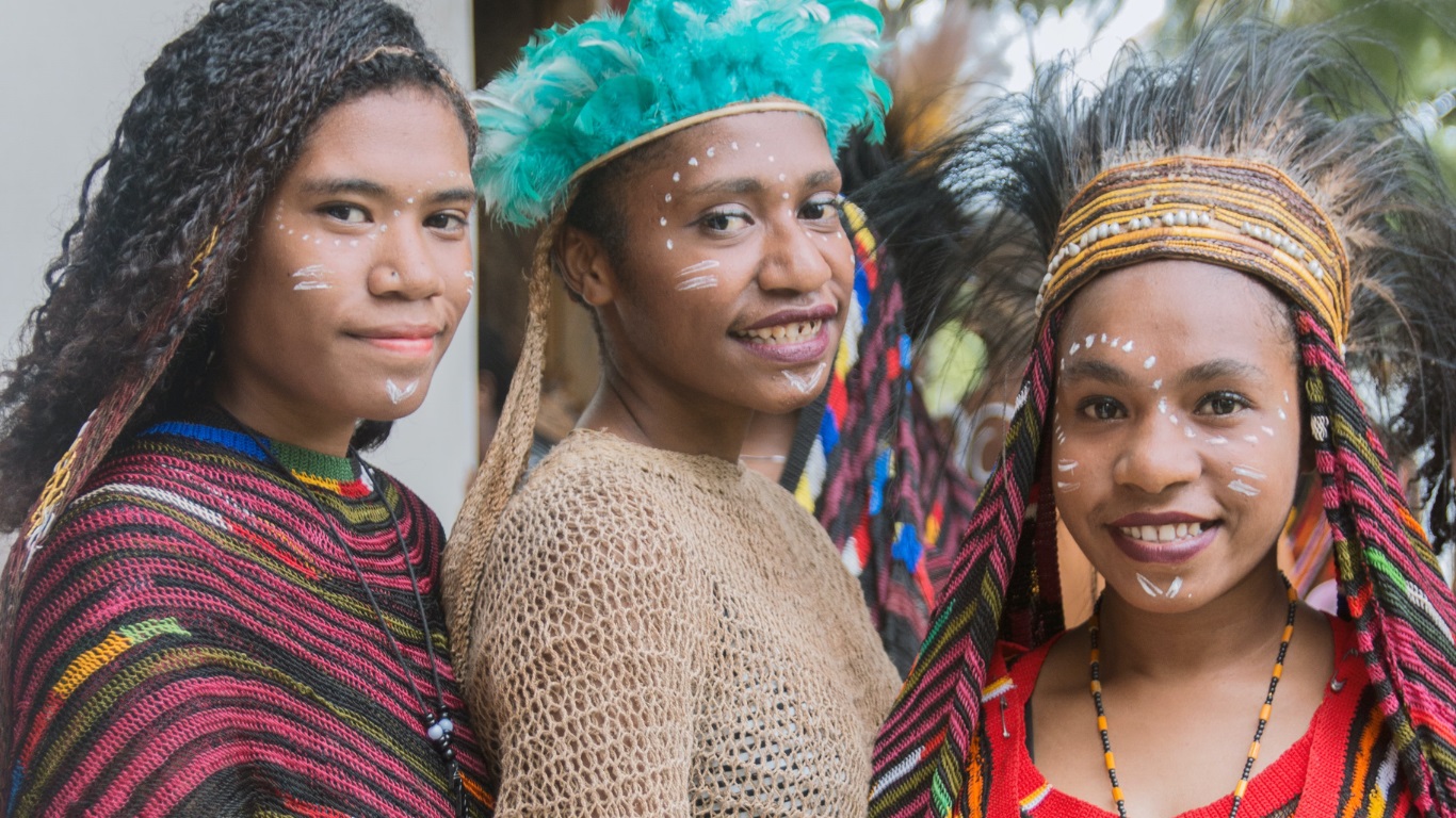 xr:d:DAFSF65nUko:2,j:41119209997,t:22111607 pakaian khas papua