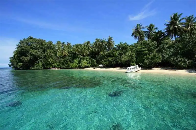 Teluk Cenderawasih sebagai Destinasi Bahari Penting Papua